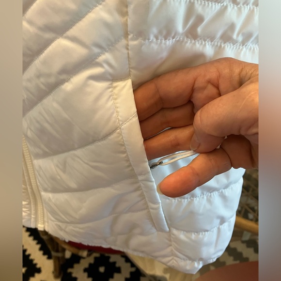 $140 The North Face Mossbud Reversible White Vest. Like new condition. Size XL. - Picture 3 of 13